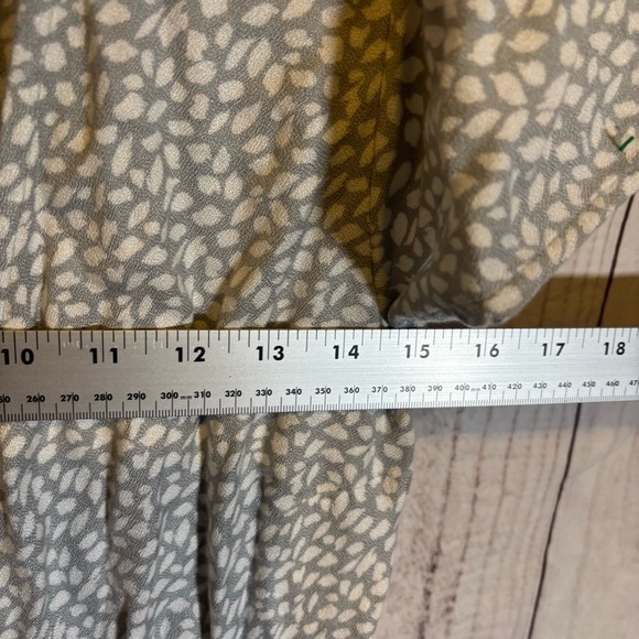 Abercrombie and Fitch Short Sleeve Elegant Patterned Gray Wrap Dress NWT Small - Picture 6 of 7